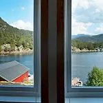 10 Person In Hosteland-by Traum