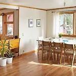 10 Person In Hosteland-by Traum * Hosteland