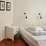 10 Person In Hosteland-by Traum