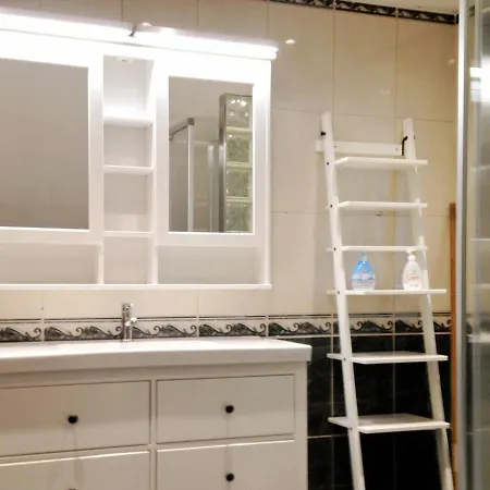 10 Person In Hosteland-by Traum * Hosteland