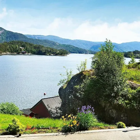 10 Person In Hosteland-by Traum *