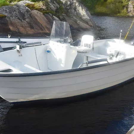 10 Person In Hosteland-by Traum