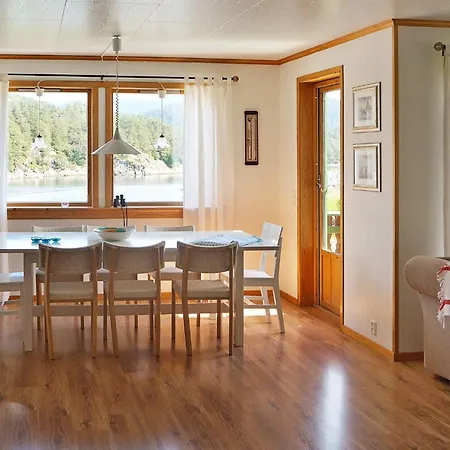 10 Person In Hosteland-by Traum Hosteland