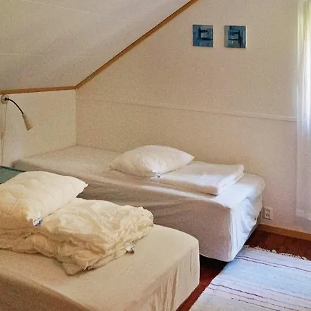10 Person In Hosteland-by Traum * Hosteland