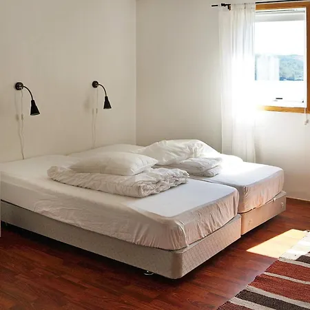10 Person In Hosteland-by Traum Hosteland