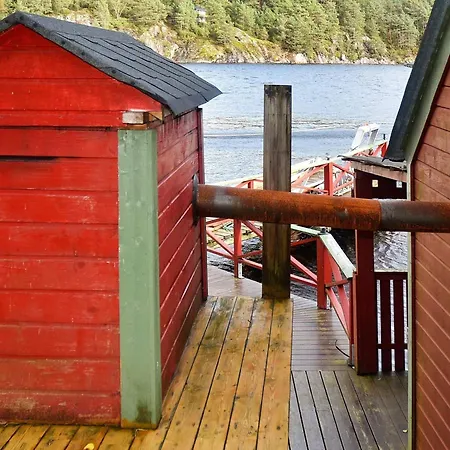 10 Person In Hosteland-by Traum Hosteland