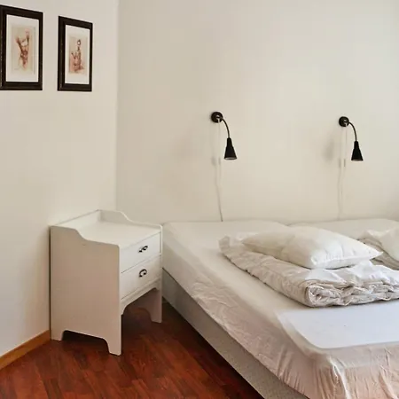 10 Person In Hosteland-by Traum * Hosteland