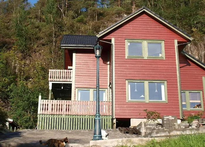 10 Person In Hosteland-by Traum Hosteland