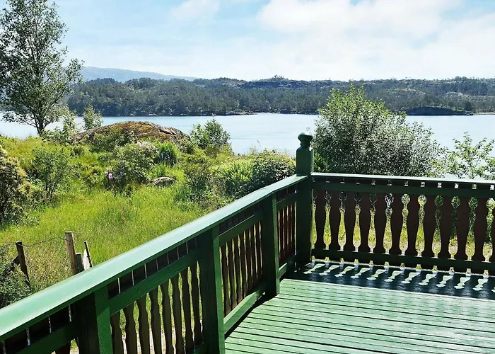 10 Person In Hosteland-by Traum