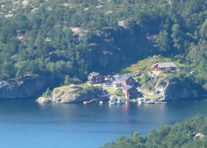 10 Person In Hosteland-by Traum Hosteland