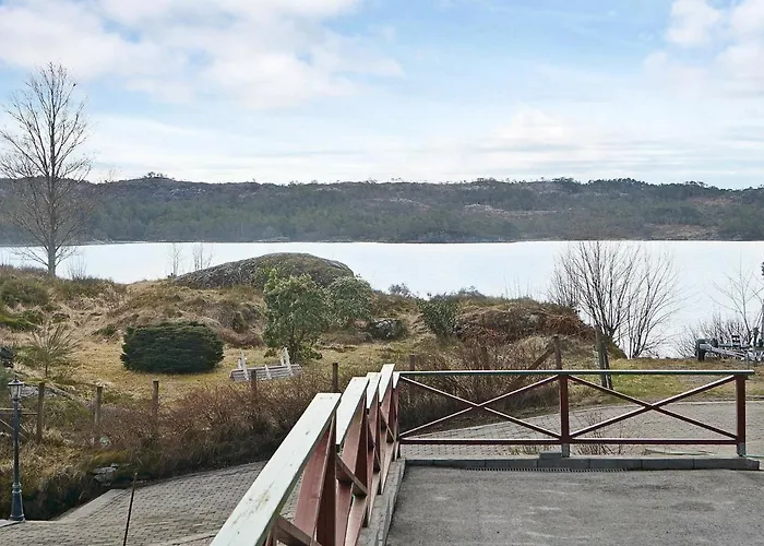 10 Person In Hosteland-by Traum *