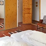 10 Person In Hosteland-by Traum * Hosteland