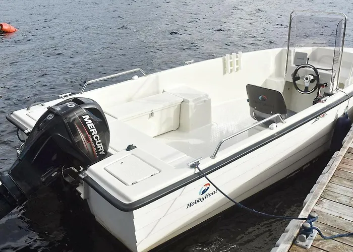 10 Person In Hosteland-by Traum *