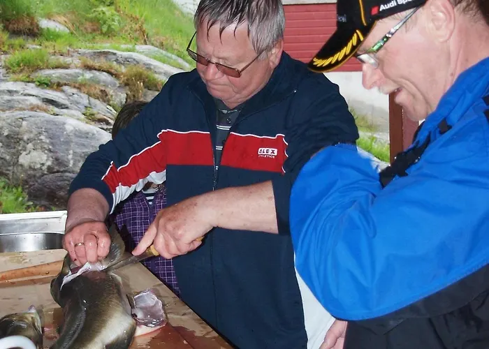 10 Person In Hosteland-by Traum *