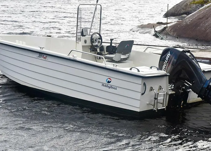 10 Person In Hosteland-by Traum *